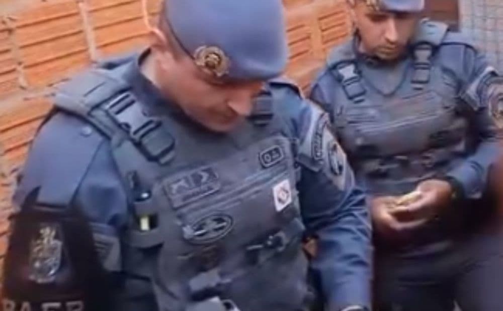 Vídeo mostra PMs agredindo suspeito durante abordagem no interior de SP