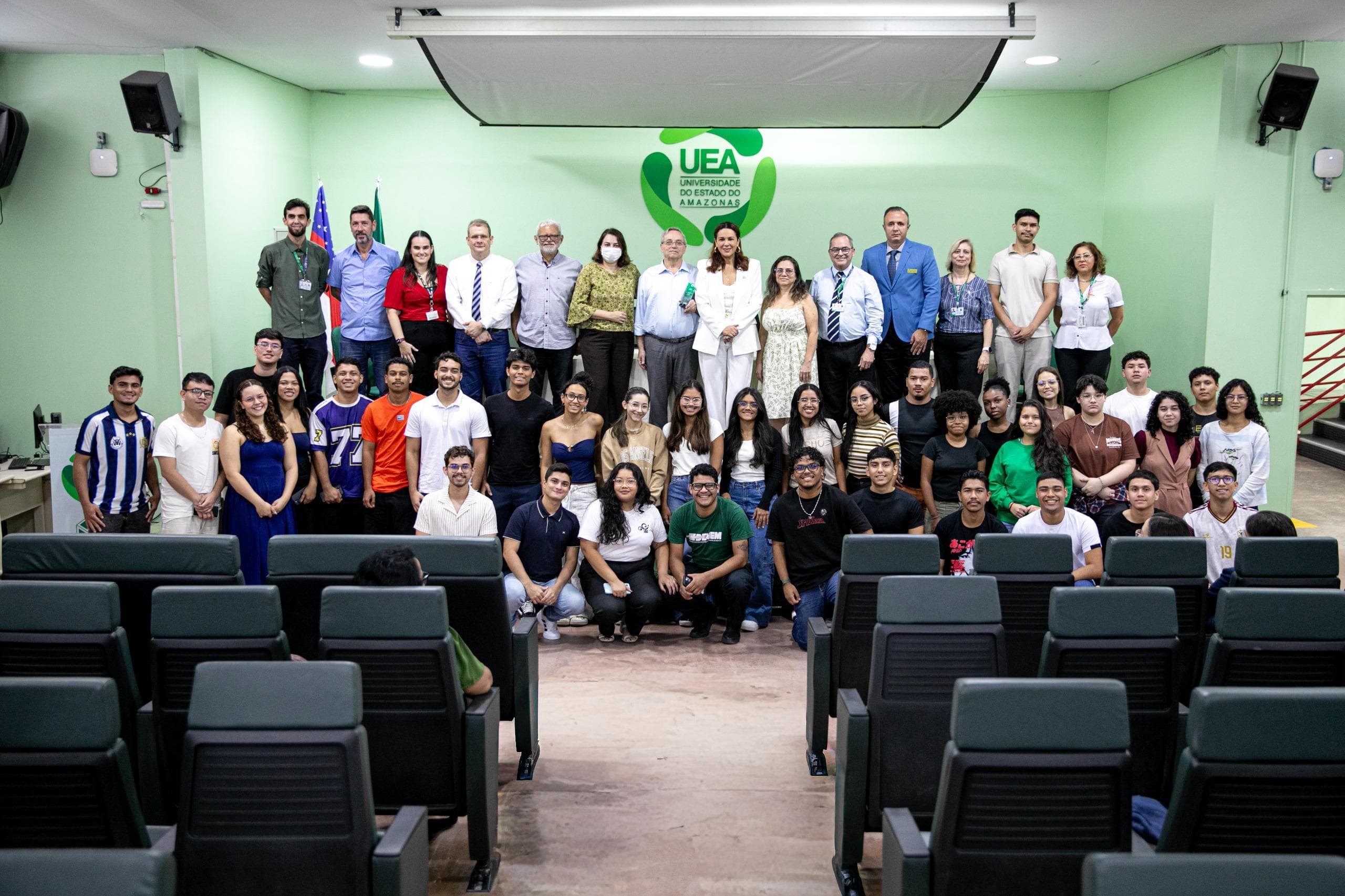 Acolhida a calouros marca início do ano letivo em escolas superiores da UEA