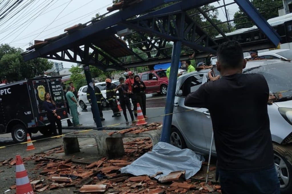 Homem morre atropelado em parada de ônibus no Coroado, em Manaus