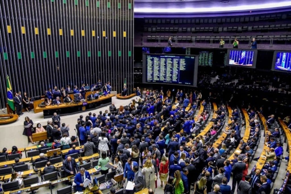 Câmara mantém acordo e define quais partidos comandarão as comissões em 2026