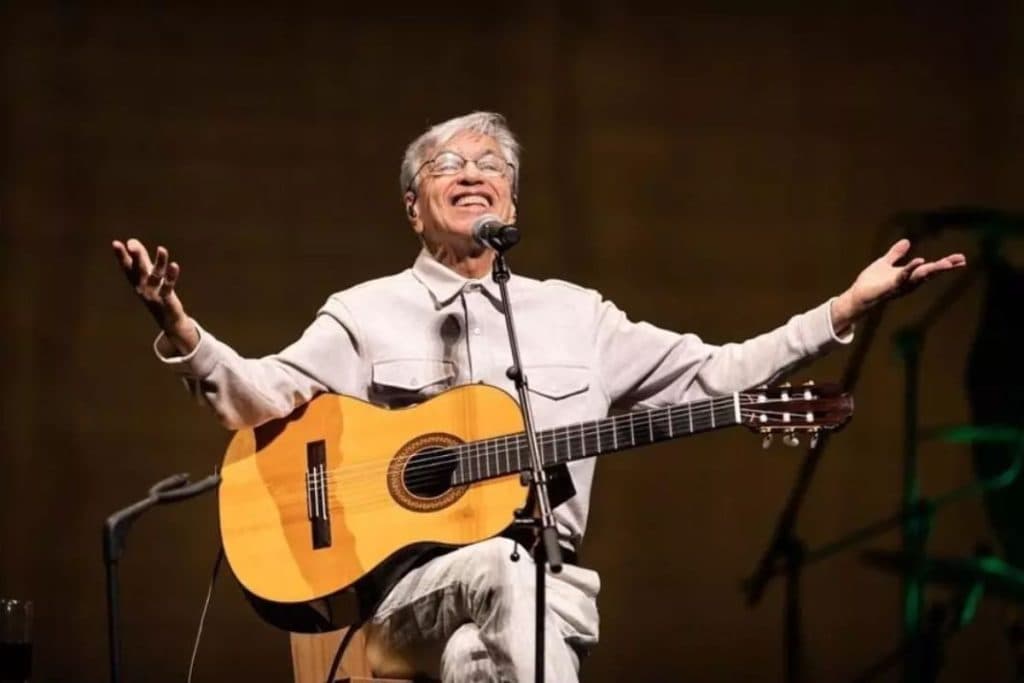 Reação de Caetano Veloso ao vencer o Grammy viraliza nas redes