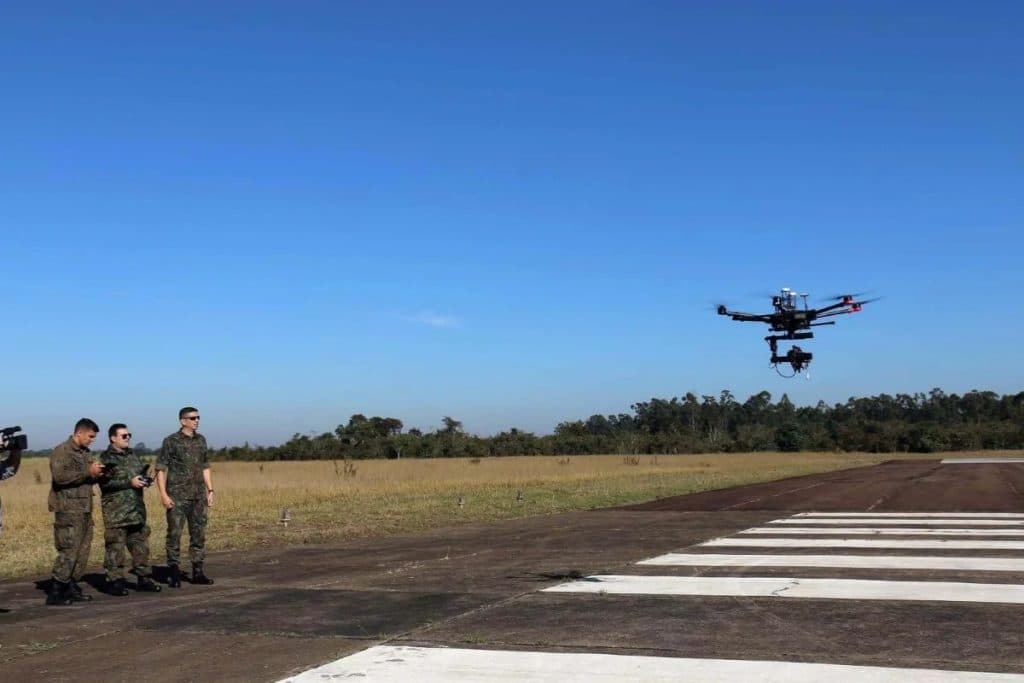 FAB investe R$ 1,8 milhão em drones com câmeras térmicas e lançadores de foguetes