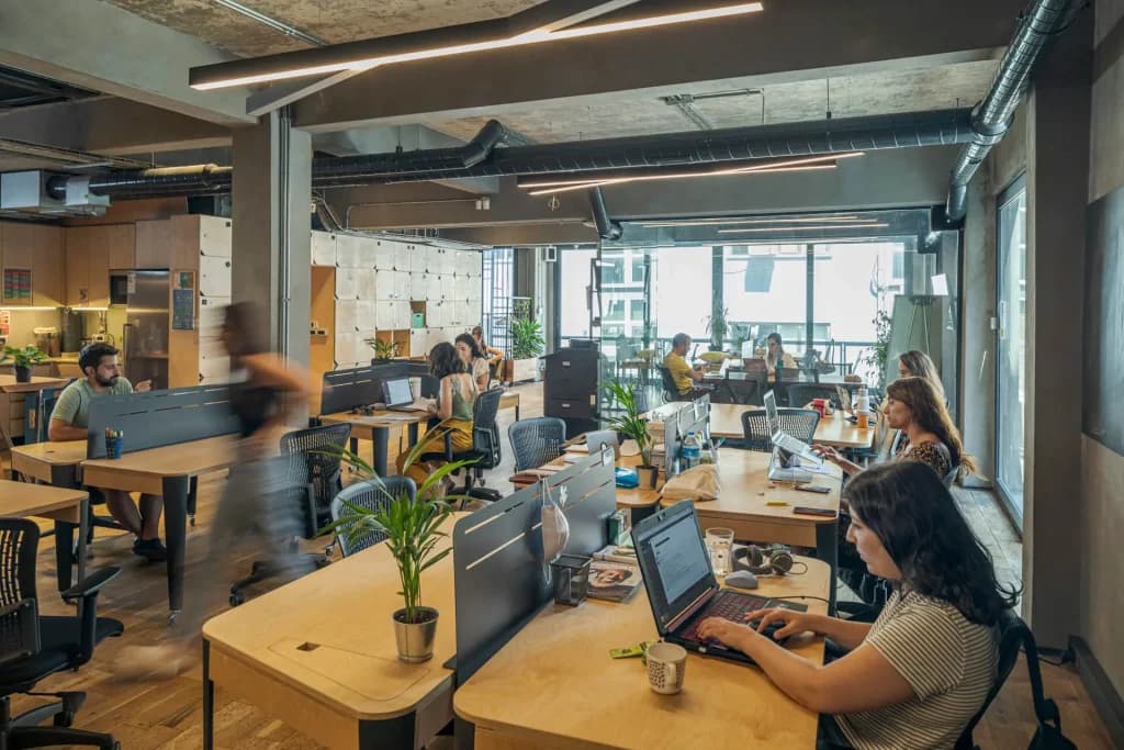 Projeto propõe transformar prédios públicos ociosos em coworkings gratuitos no Amazonas