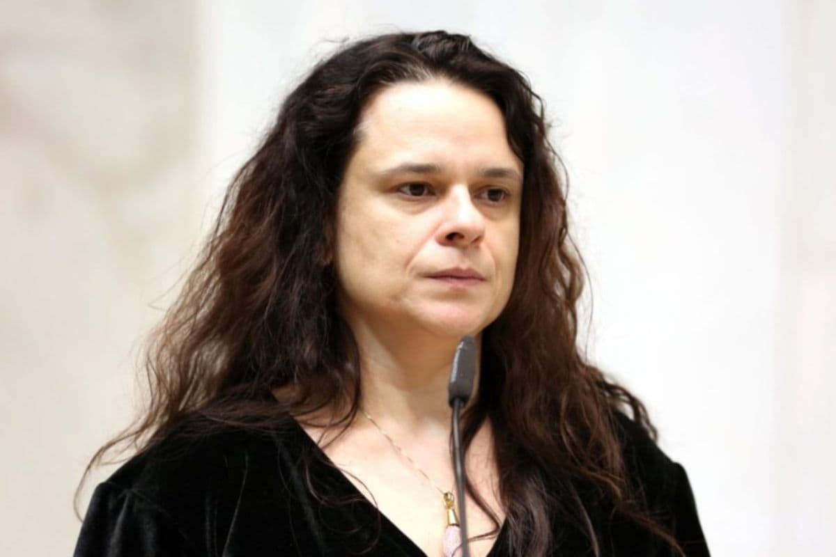 Janaína Paschoal critica filhos de Bolsonaro e cobra propostas sobre o Brasil