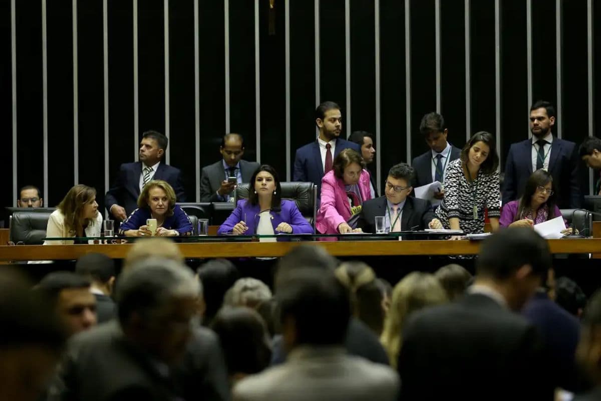 Leis representam ‘avanço lento’ na agenda dos direitos das mulheres, diz especialista