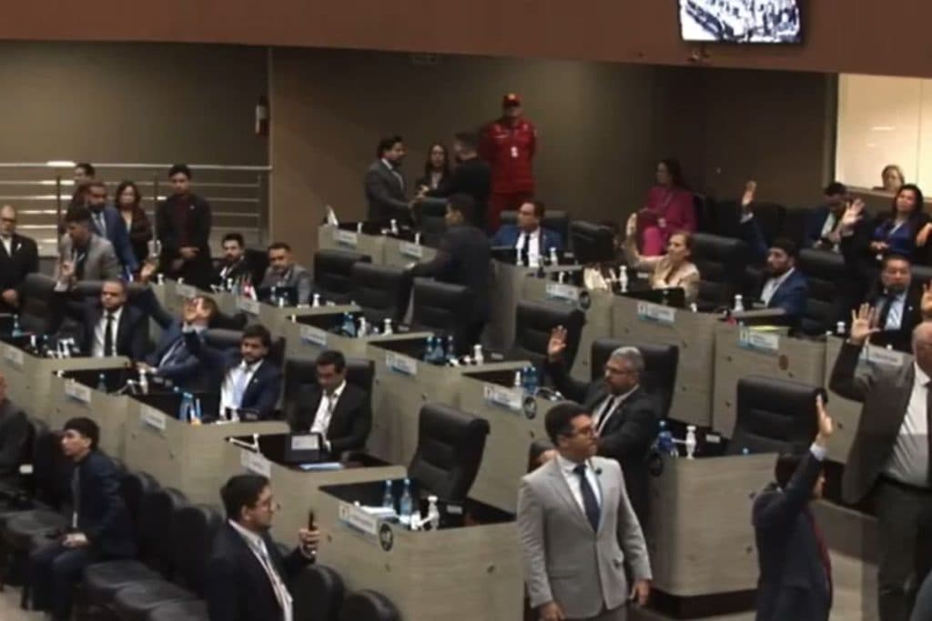 Saiba como votaram os vereadores sobre convocação de David Almeida