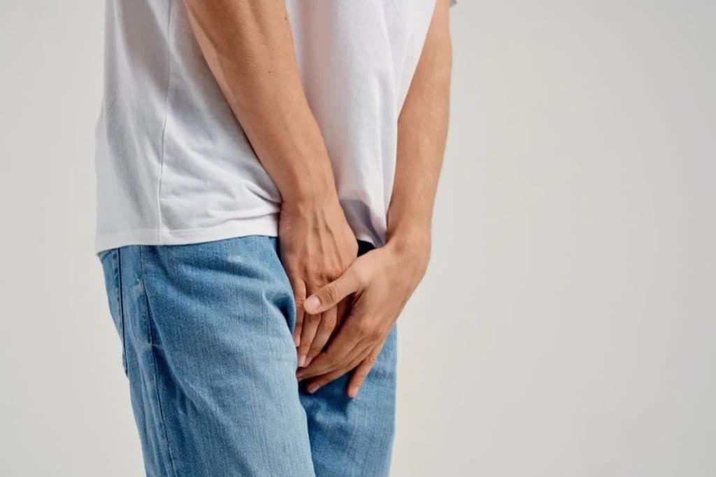 Segurar o xixi no Carnaval pode trazer riscos à saúde, alertam especialistas