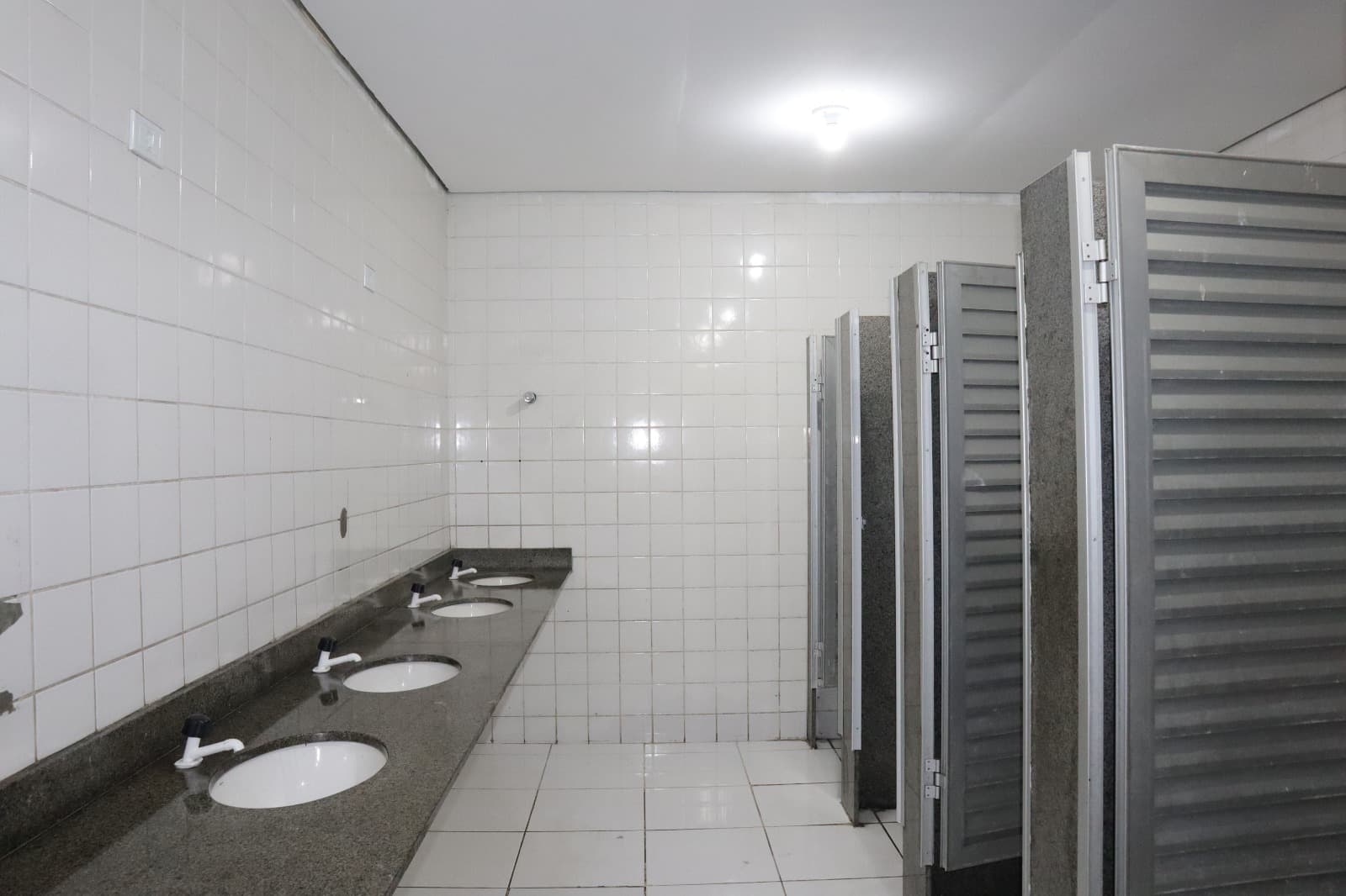 Projeto quer construir banheiros públicos para moradores de rua em Manaus