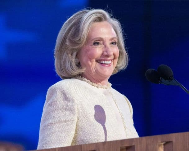 Hillary acusa Trump de encobrir arquivos de Epstein; Casa Branca rebate