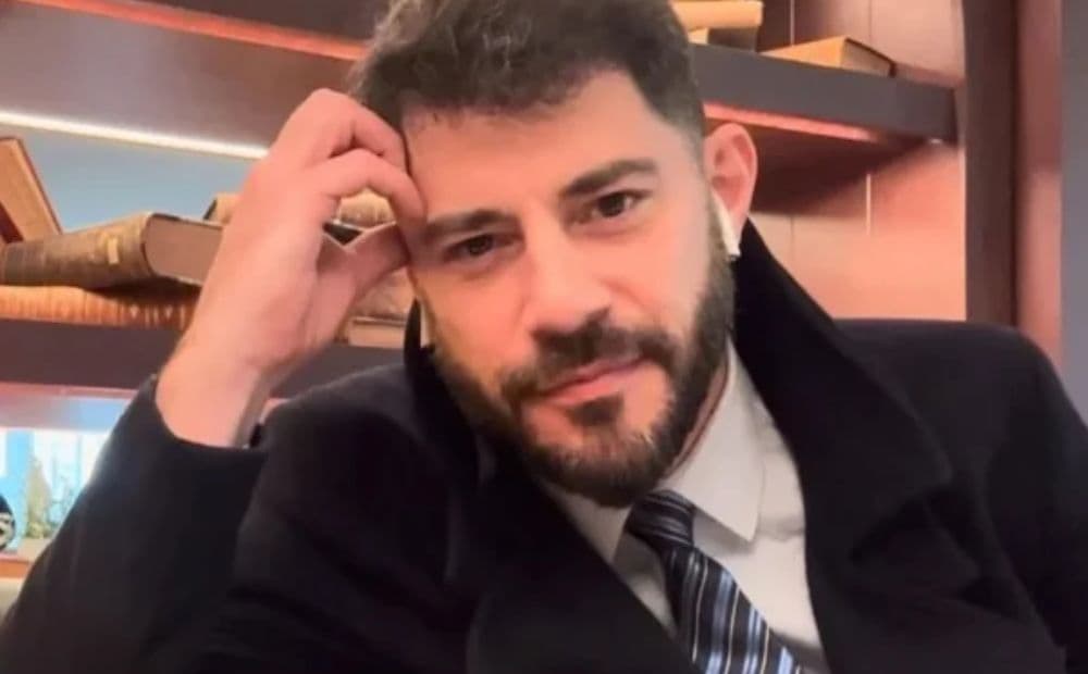 Evaristo Costa revela em caixinha de perguntas por que pinta a unha