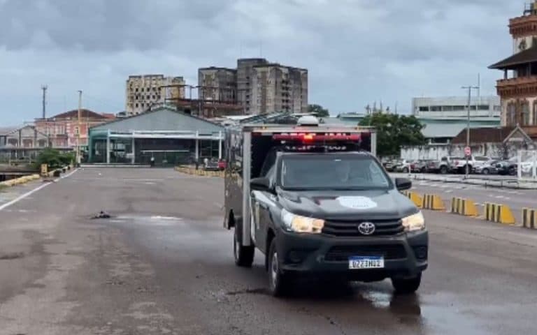 Tripulante é morto a facadas dentro de embarcação em Manaus; colega é principal suspeito