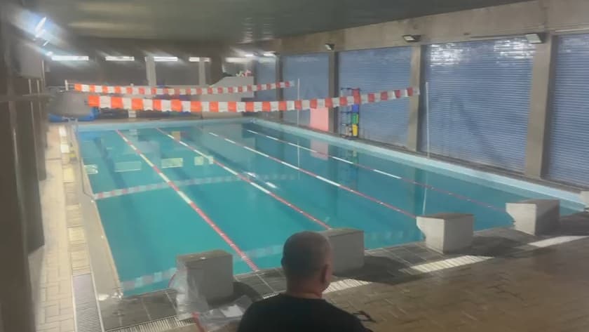 Morte em piscina de academia: veja momento em que homem manipula cloro usado na água