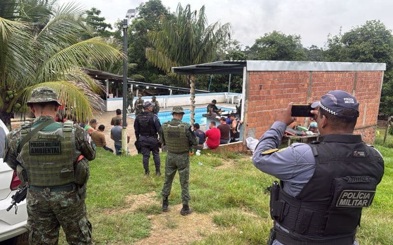 22 pessoas são presas em esquema de rinha de galos em Manaus