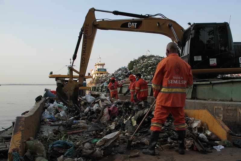 Vereador propõe pagamento para coleta de entulho em Manaus