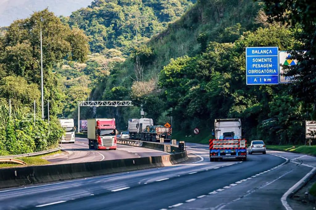 Governo propõe flexibilizar descanso de caminhoneiros e reforçar regras do frete mínimo