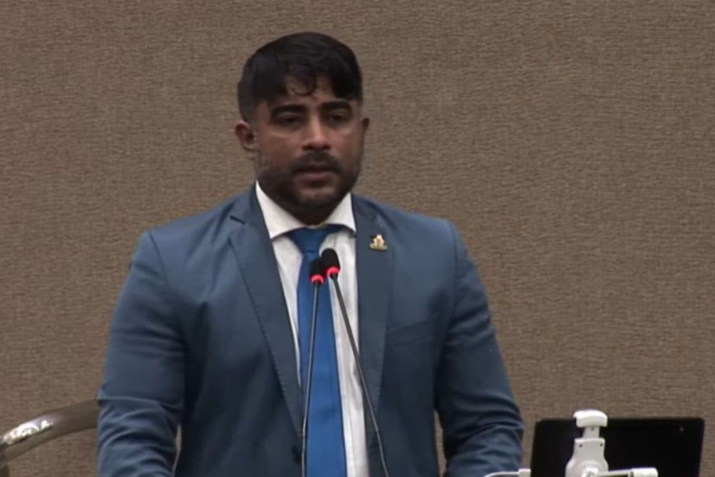 Vereador levanta suspeita sobre tráfico e sucatas em Manaus e é alertado por colega