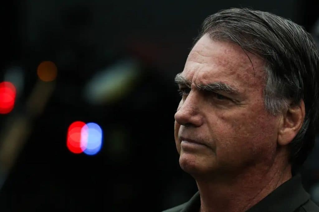 Bolsonaro teve crise de soluços por 36 horas, aponta relatório médico