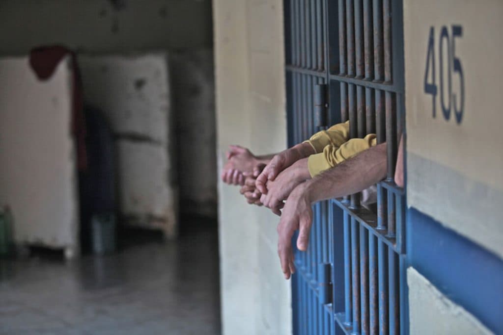 Condenados por feminicídio e estupro podem perder direito à visita íntima no Amazonas