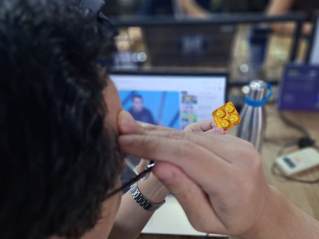 Toma analgésico com frequência? Neurologista revela quando dor de cabeça vira alerta vermelho