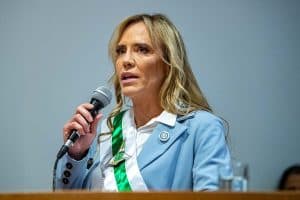 O que é pneumotórax, condição que levou a governadora do DF à internação