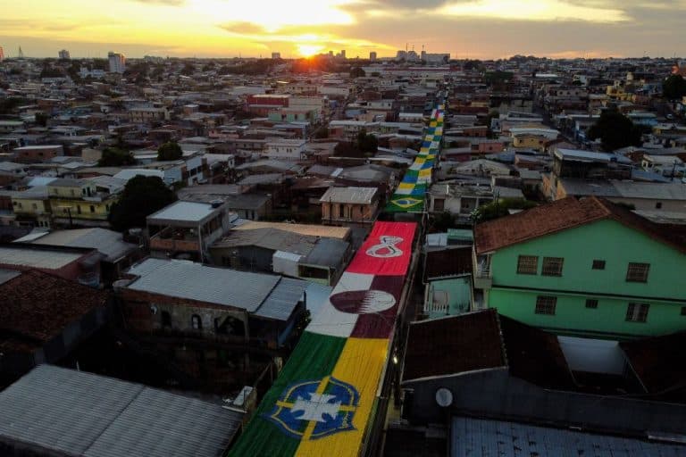 Rua da Copa pode cobrar para gravar? Entenda a polêmica que dividiu opiniões em Manaus