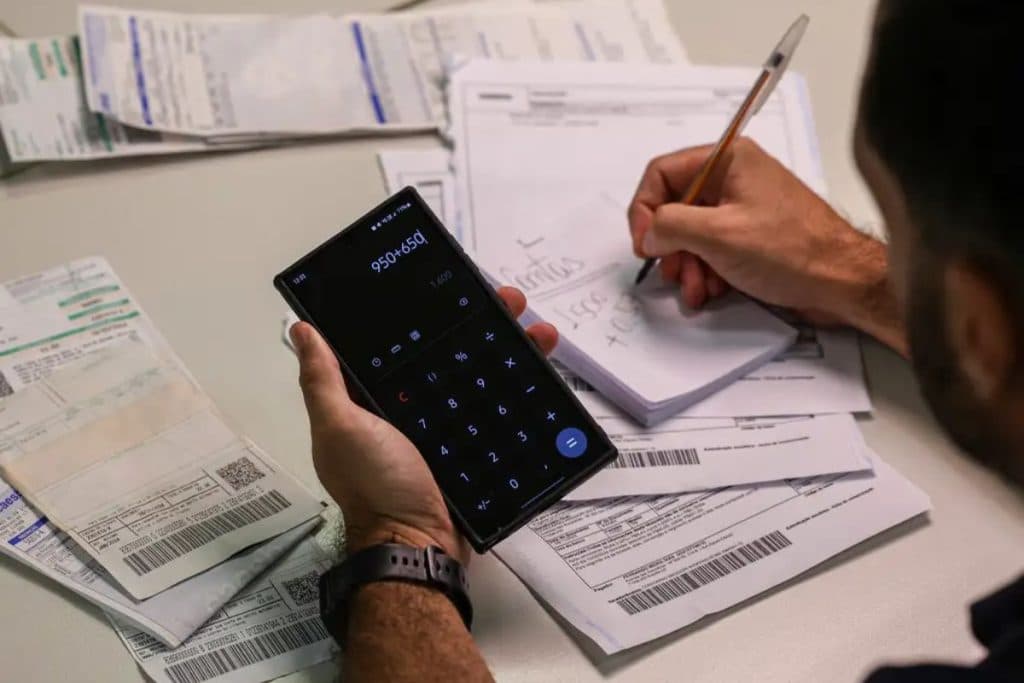 Brasil tem 82,8 milhões de endividados após novo Desenrola; veja como limpar nome