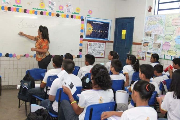 MEC oferece bolsas de licenciatura; saiba como participar