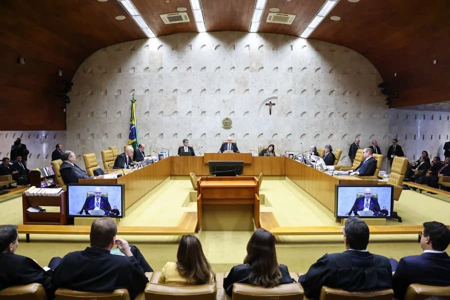 STF acaba com aposentadoria remunerada para juízes; magistrados poderão perder o cargo