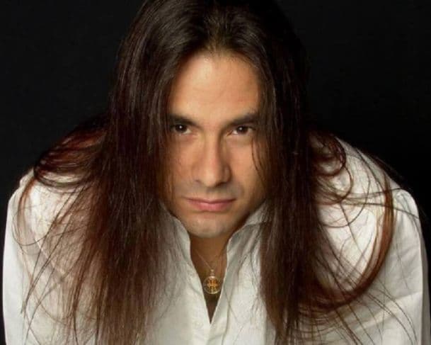 Sete anos sem André Matos; o legado maestro do metal do Brasil