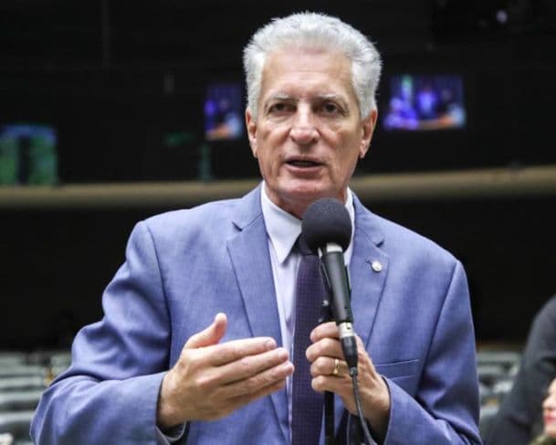 Deputado do PT afirma que Jaques Wagner deve se afastar do Senado após operação da PF