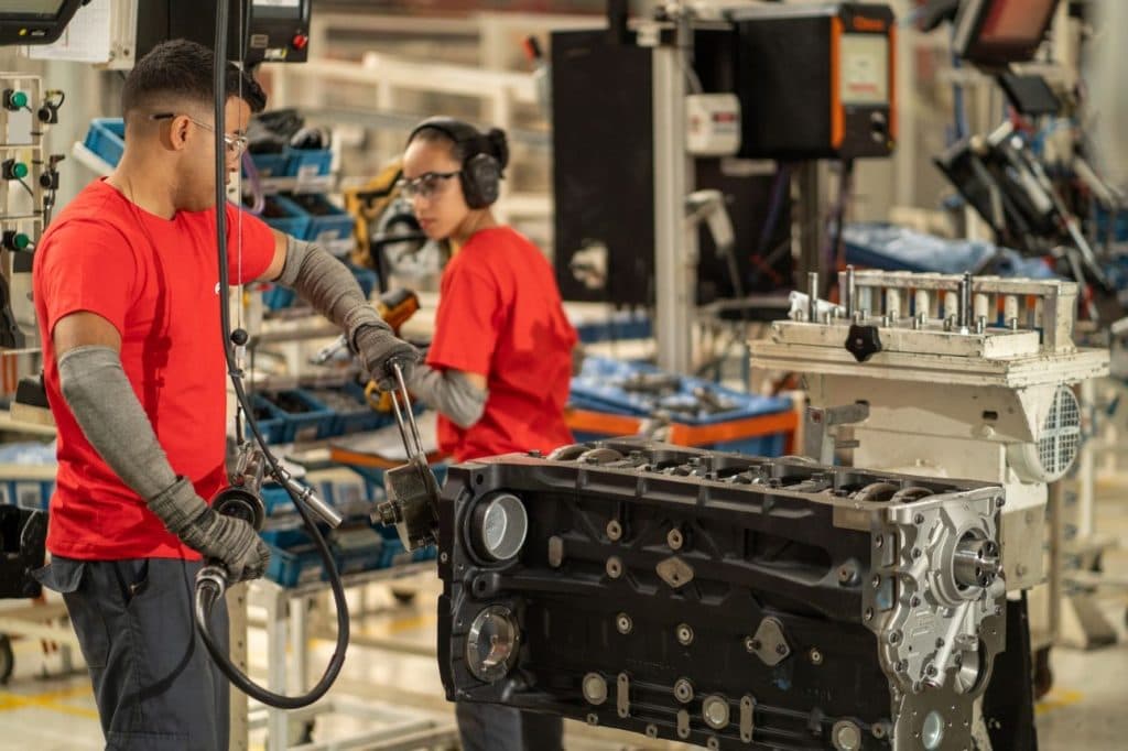 Desemprego no primeiro trimestre cai a 5,6% e atinge menor patamar em 14 anos