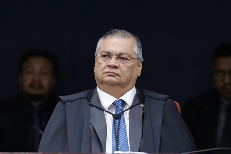 Dino manda PF investigar irregularidades de R$ 55,4 mi em emendas PIX
