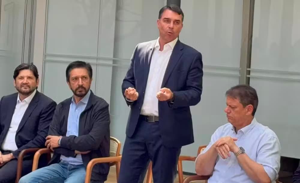 Após decisão do PP, Flávio diz que mantém esperança de Tereza Cristina como vice