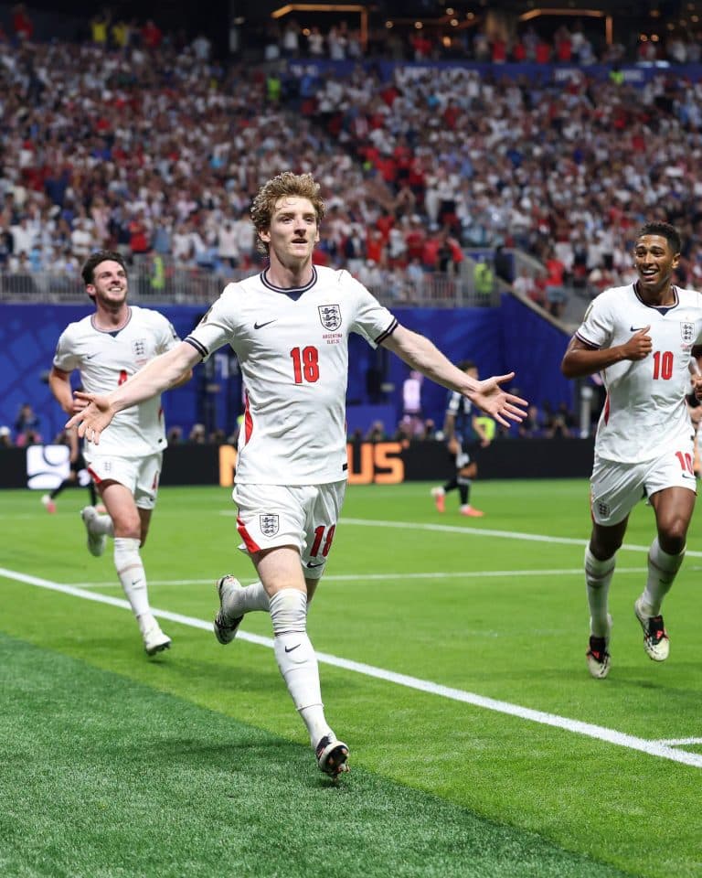 Inglaterra bate França em jogo eletrizante e garante o terceiro lugar da Copa