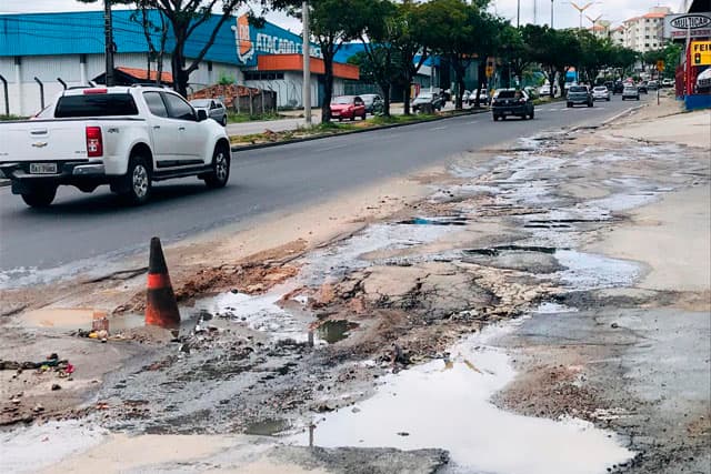 Seu celular pode virar canal de denúncia para calçadas irregulares em Manaus; entenda o projeto