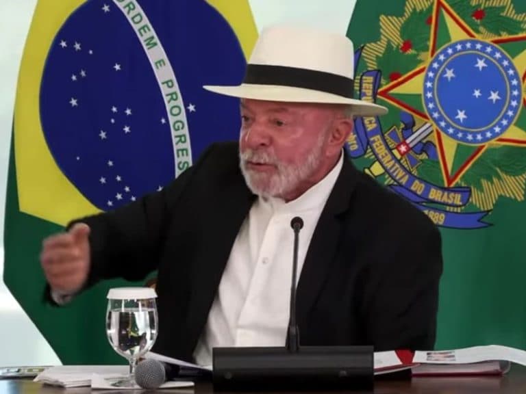 Lula diz que prótese dentária do SUS é mais tecnológica que a de Trump