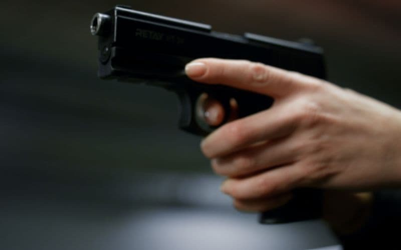 Projeto prevê porte de arma para mulheres vítimas de violência doméstica