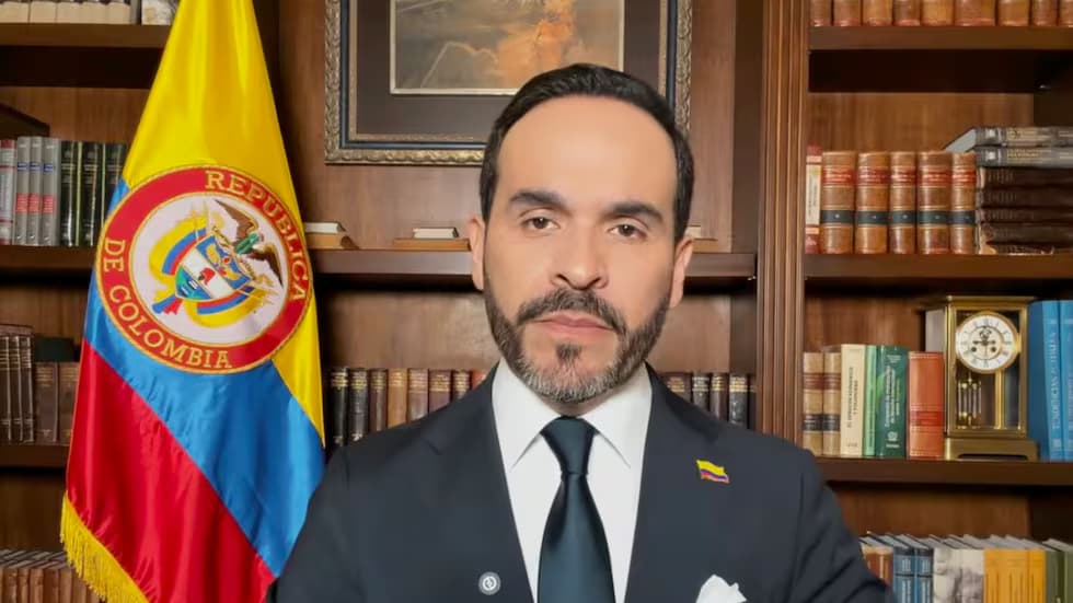 Presidente eleito da Colômbia acusa Petro de tentar “golpe de Estado”