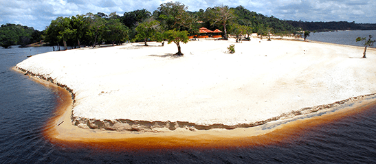 Sesc Amazonas anuncia programação de passeios para praias, cachoeiras e balneários