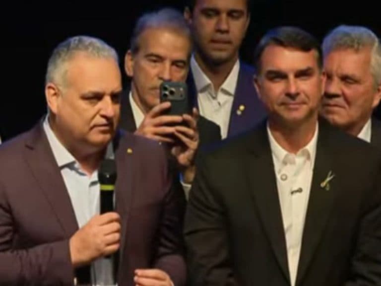 Flávio Bolsonaro anuncia Alfredo Gaspar como vice na chapa do PL