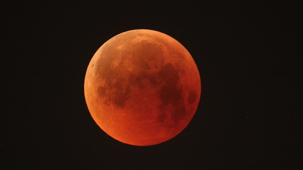 Lua de Sangue? Eclipse lunar será visível em todo o Brasil