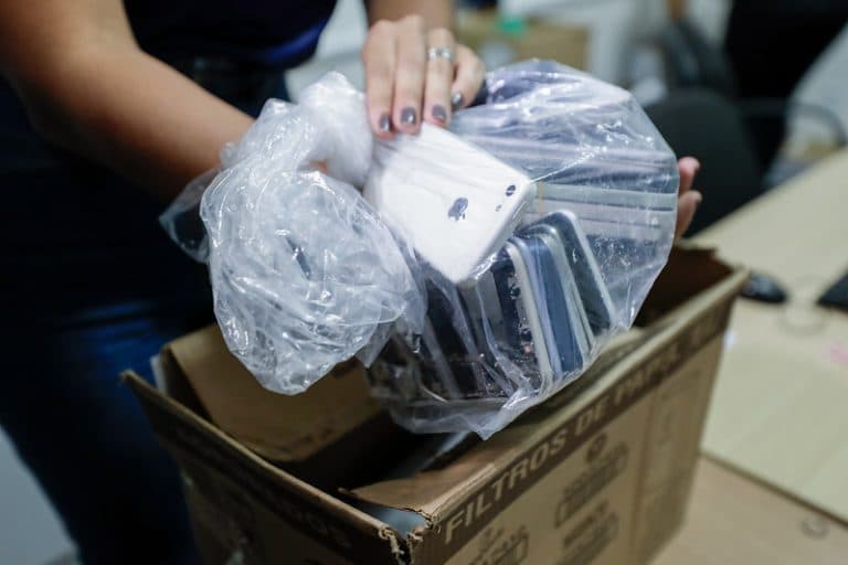 Quem não devolver celular roubado pode ser preso até no trabalho