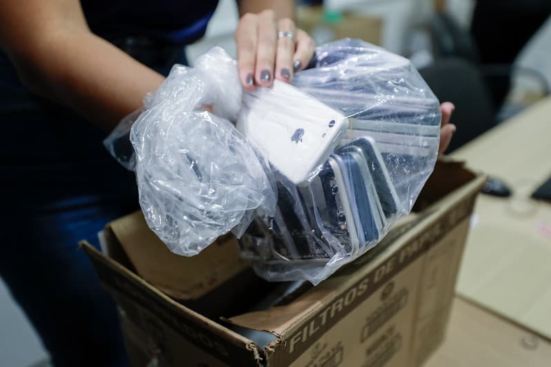 Quem não devolver celular roubado pode ser preso até no trabalho