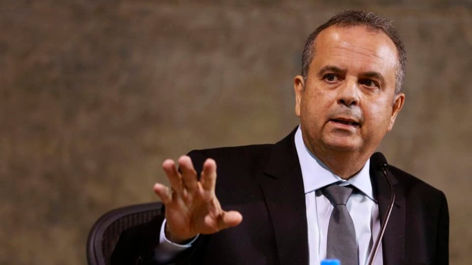 Petrobras é estratégica e continuará estatal, diz campanha de Flávio