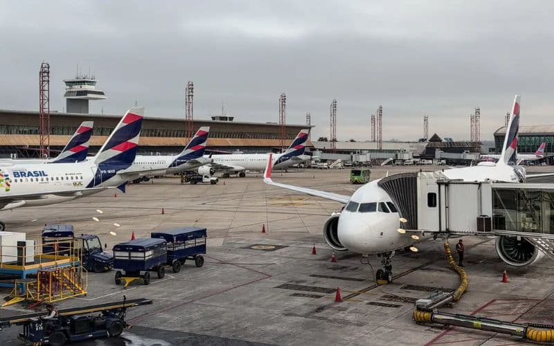 Anvisa cria novas regras sanitárias para aviões e aeroportos no Brasil