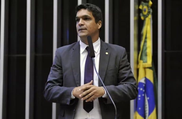 Anuncio de Daciolo reacende debate sobre candidatos de fora no AM