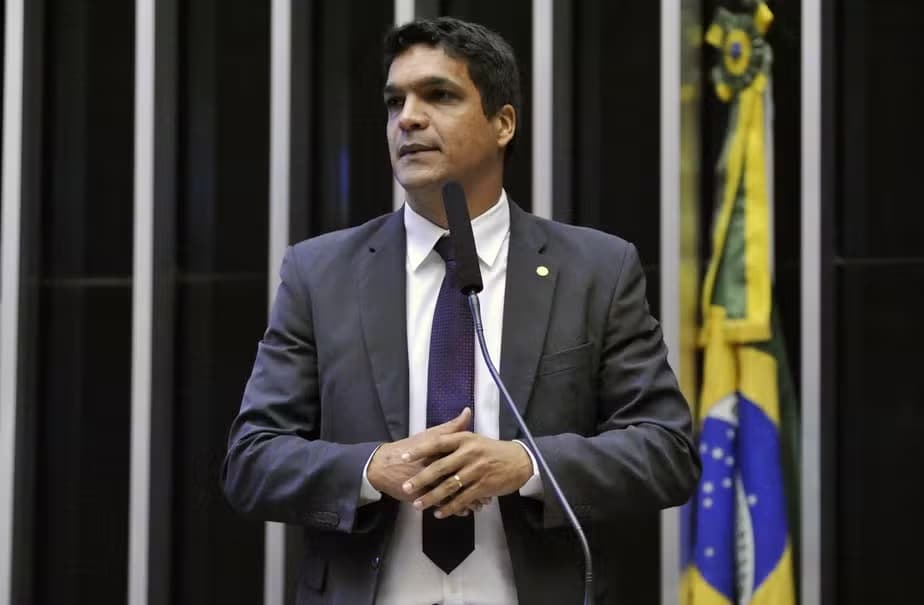 Anuncio de Daciolo reacende debate sobre candidatos de fora no AM
