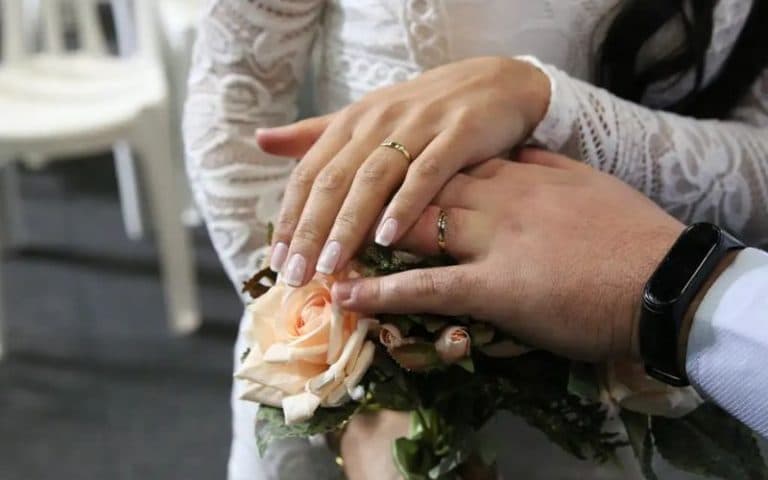 Casar e ter filhos ficou para depois? Para jovens, estabilidade virou pré-requisito