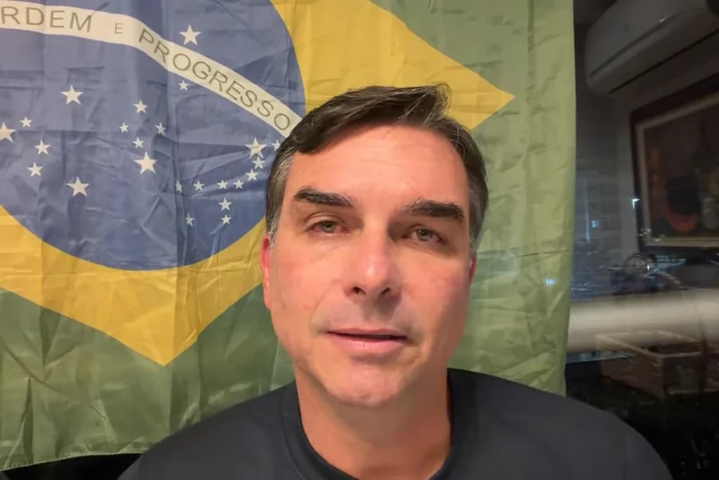 Flávio Bolsonaro aponta ‘censura’ em decisão do TSE sobre Renan Santos