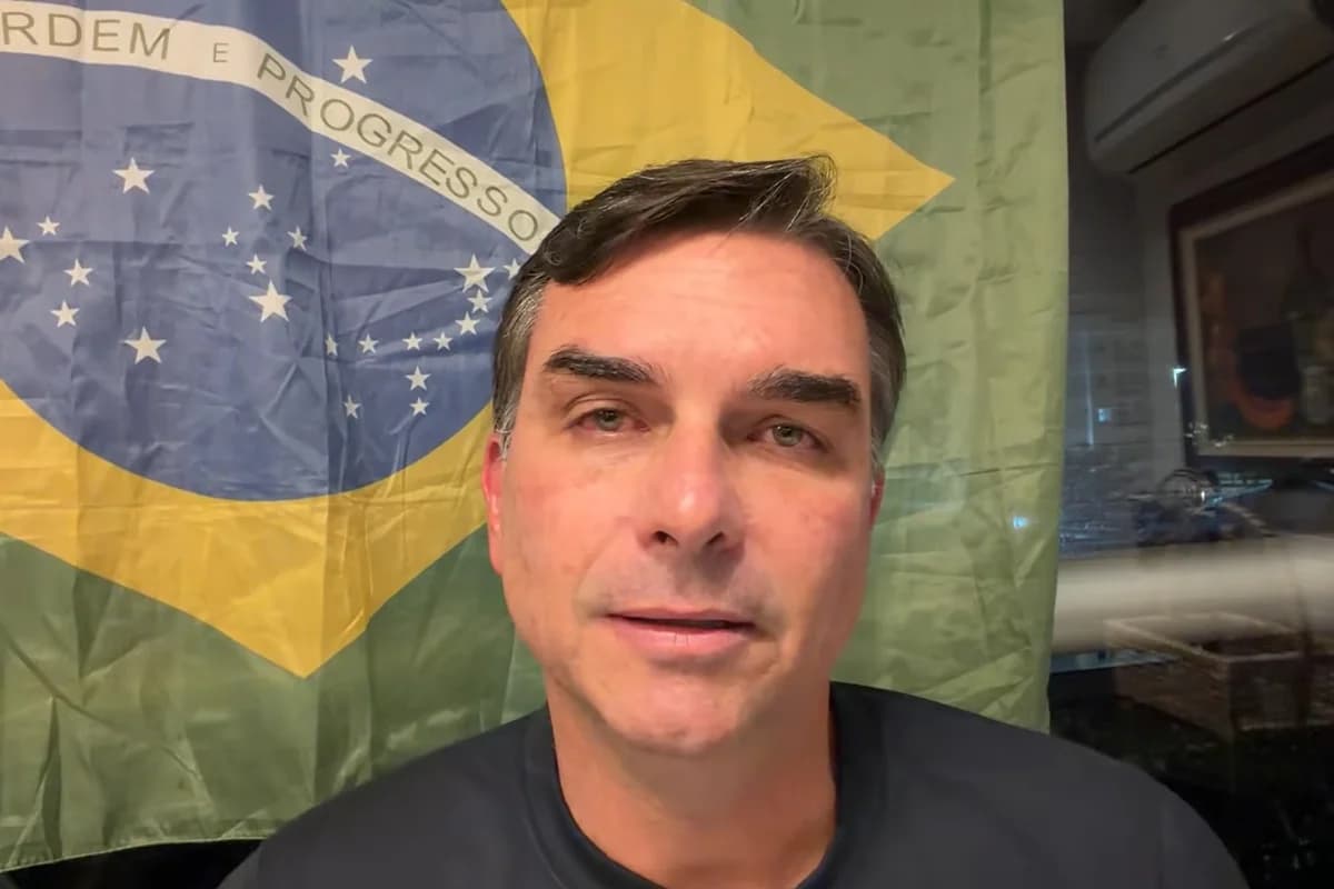 Flávio Bolsonaro aponta ‘censura’ em decisão do TSE sobre Renan Santos